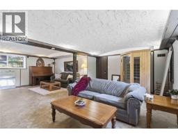 1909 Ferndale Rd, Saanich, BC V8N2Y4 Photo 35