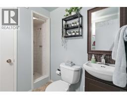 1909 Ferndale Rd, Saanich, BC V8N2Y4 Photo 40