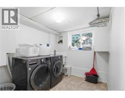 1909 Ferndale Rd, Saanich, BC V8N2Y4 Photo 41