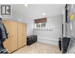 1909 Ferndale Rd, Saanich, BC V8N2Y4 Photo 42