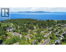 1909 Ferndale Rd, Saanich, BC V8N2Y4 Photo 57