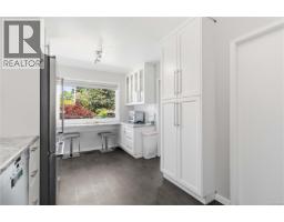 Bathroom - 1909 Ferndale Rd, Saanich, BC V8N2Y4 Photo 7