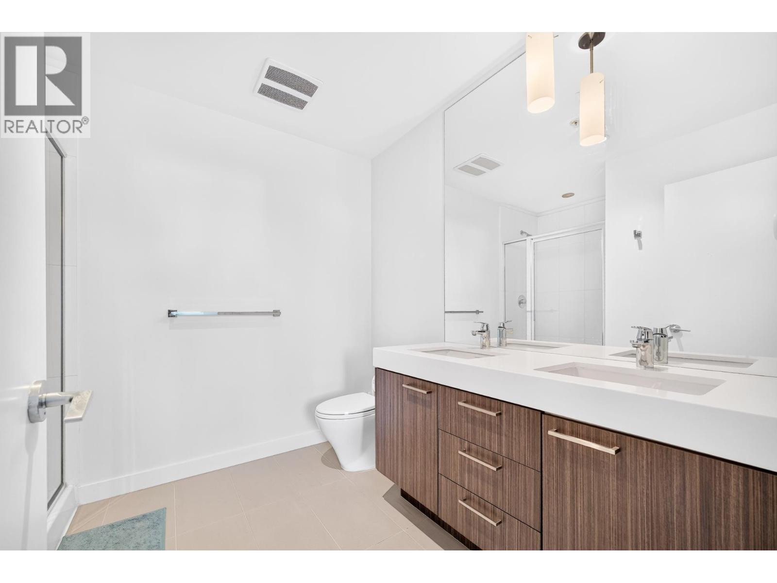 203 608 COMO LAKE AVENUE, Coquitlam