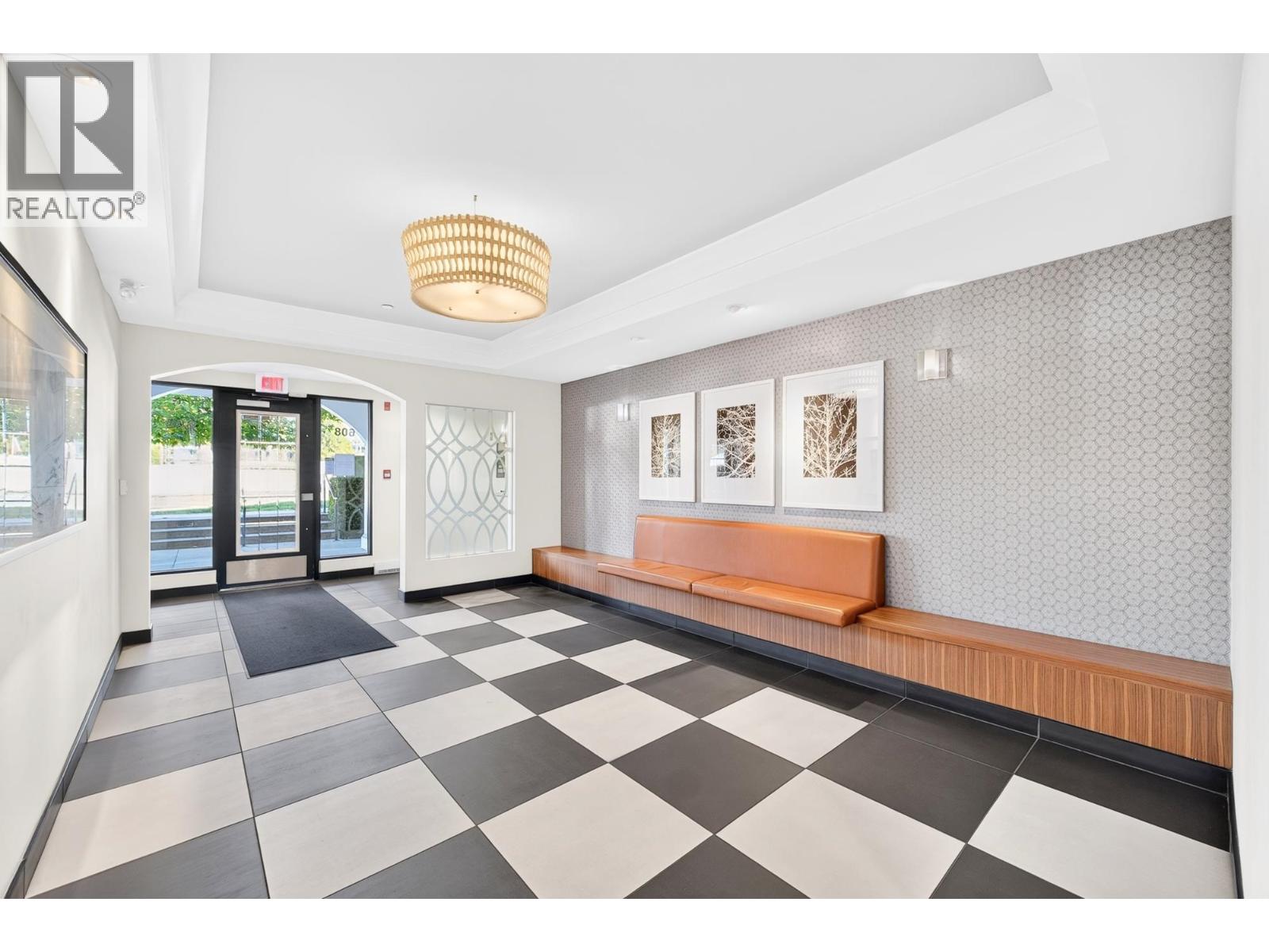 203 608 COMO LAKE AVENUE, Coquitlam