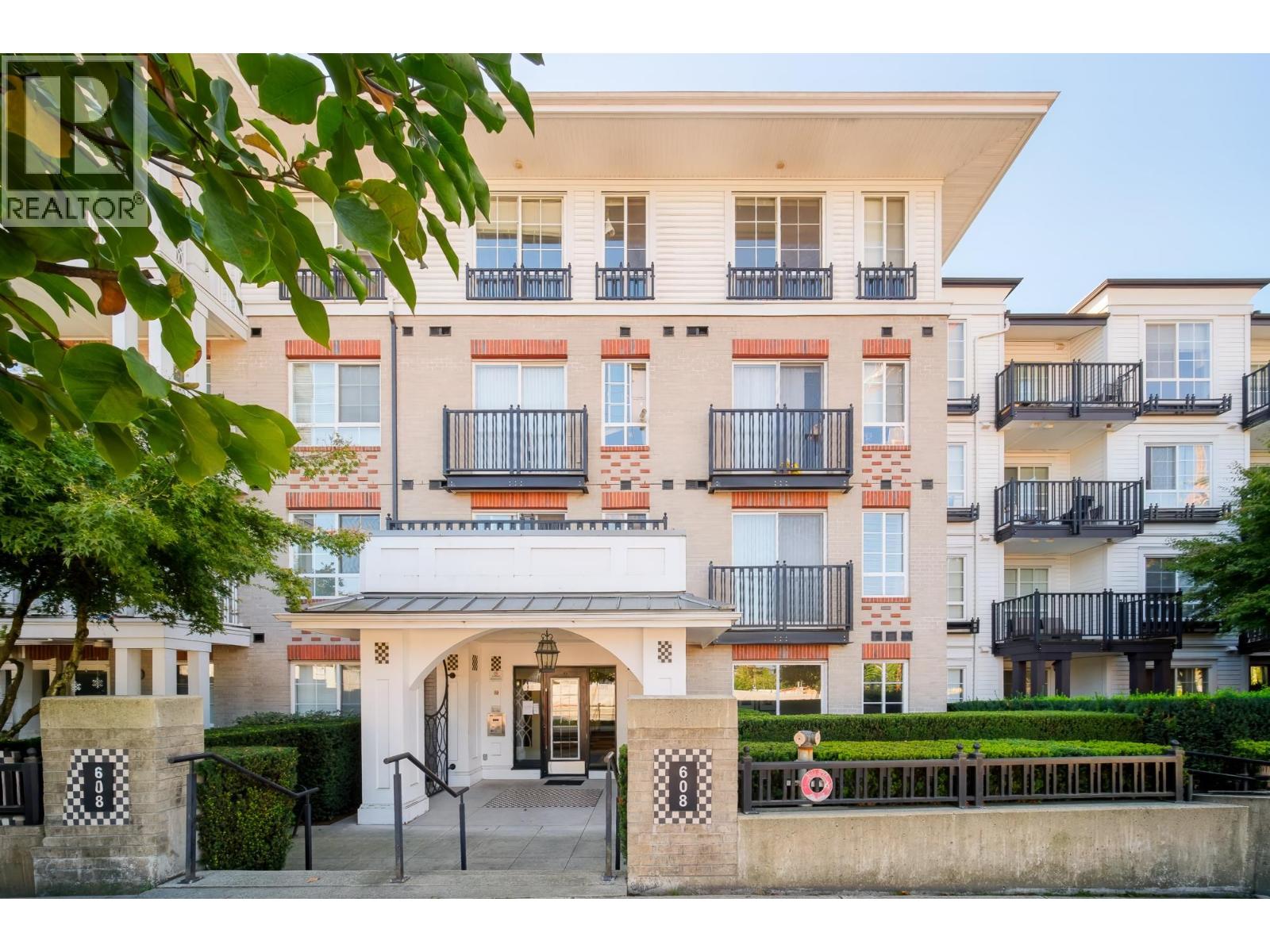 203 608 COMO LAKE AVENUE, Coquitlam