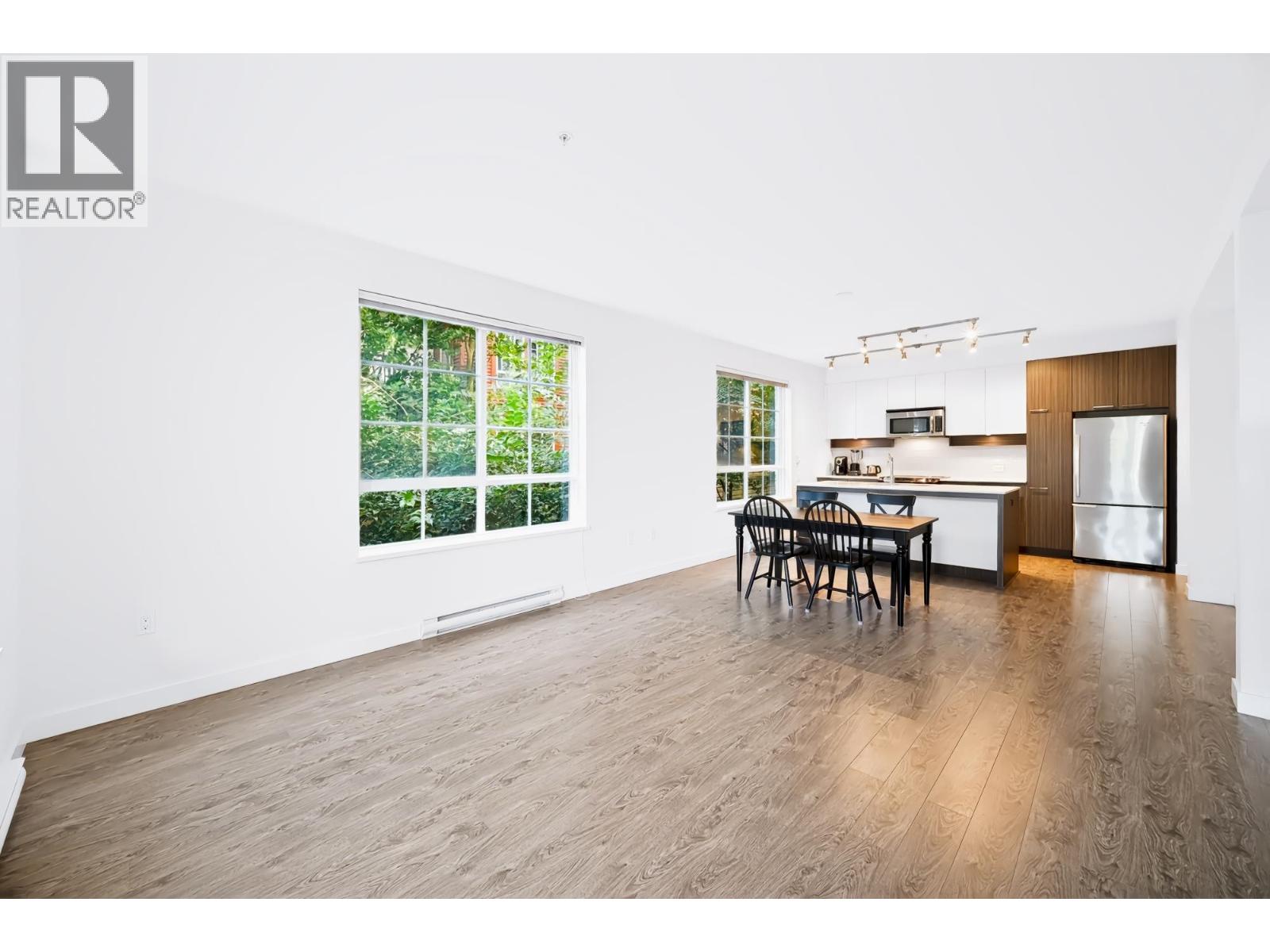 203 608 COMO LAKE AVENUE, Coquitlam