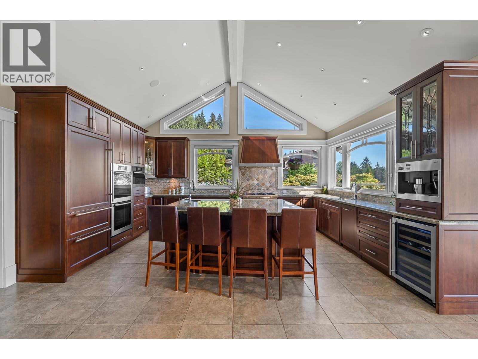 5168 REDONDA DRIVE, North Vancouver