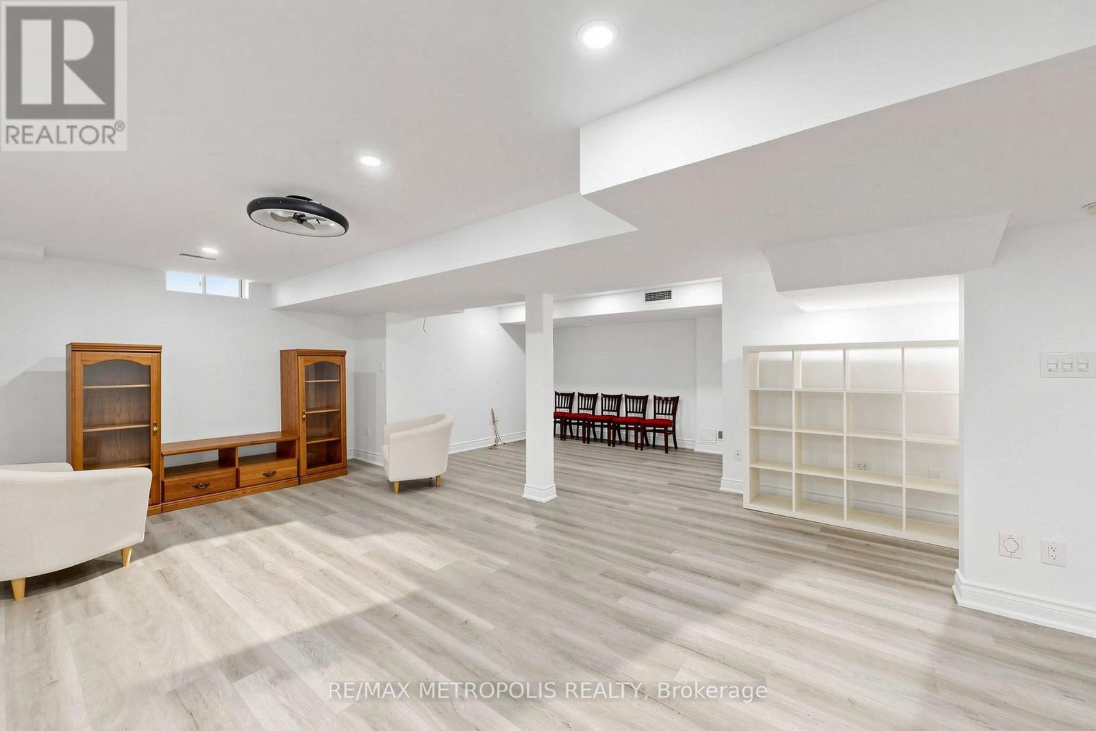 115 SANDWAY CRESCENT - 32