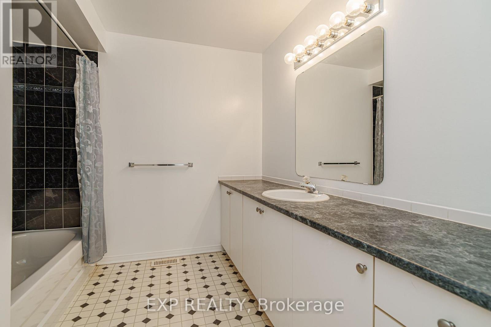 6 WINDCHIME CRESCENT - 27