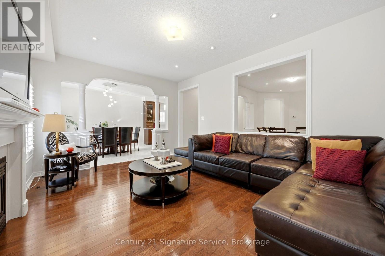 322 COMISKEY CRESCENT - 10