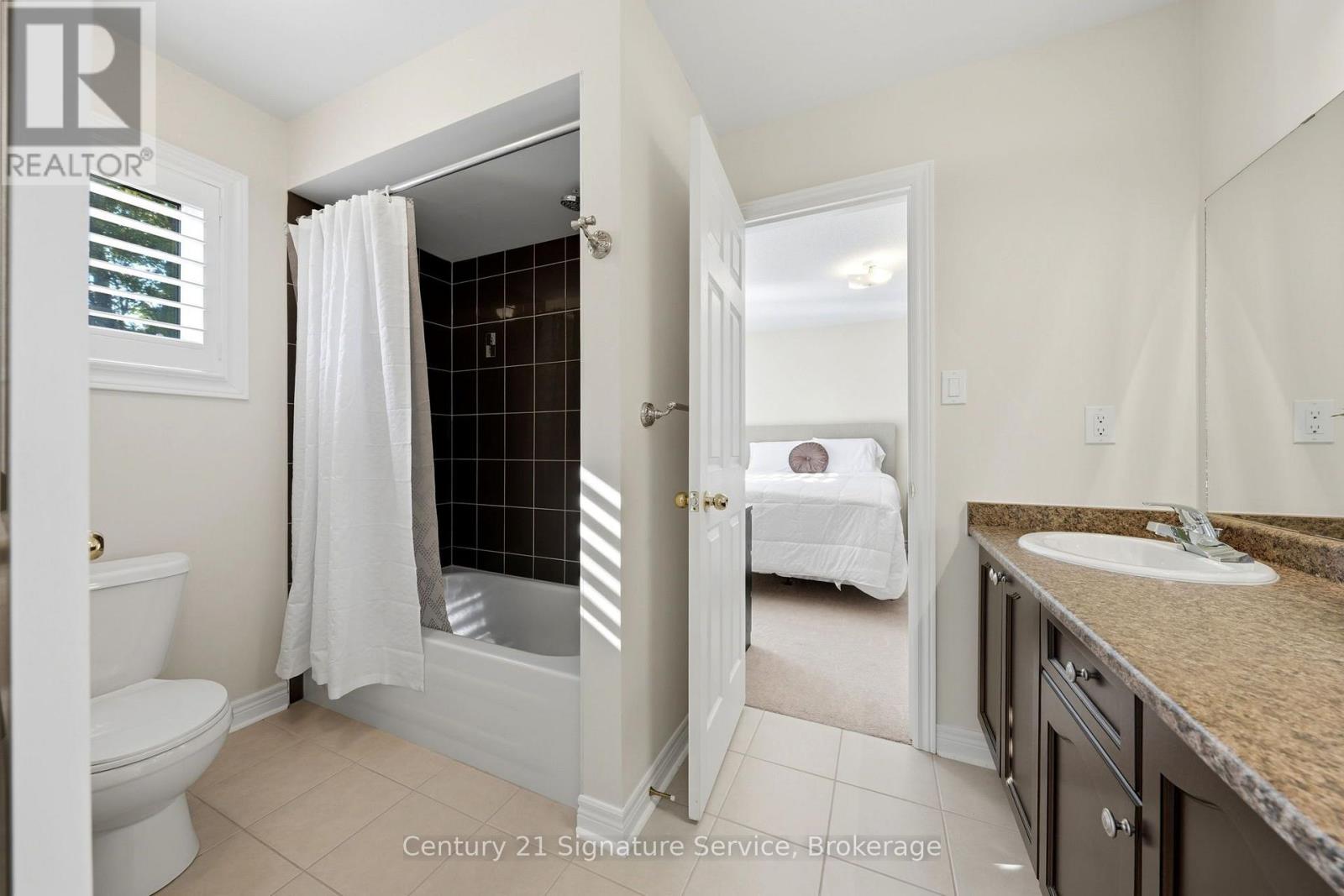 322 COMISKEY CRESCENT - 33