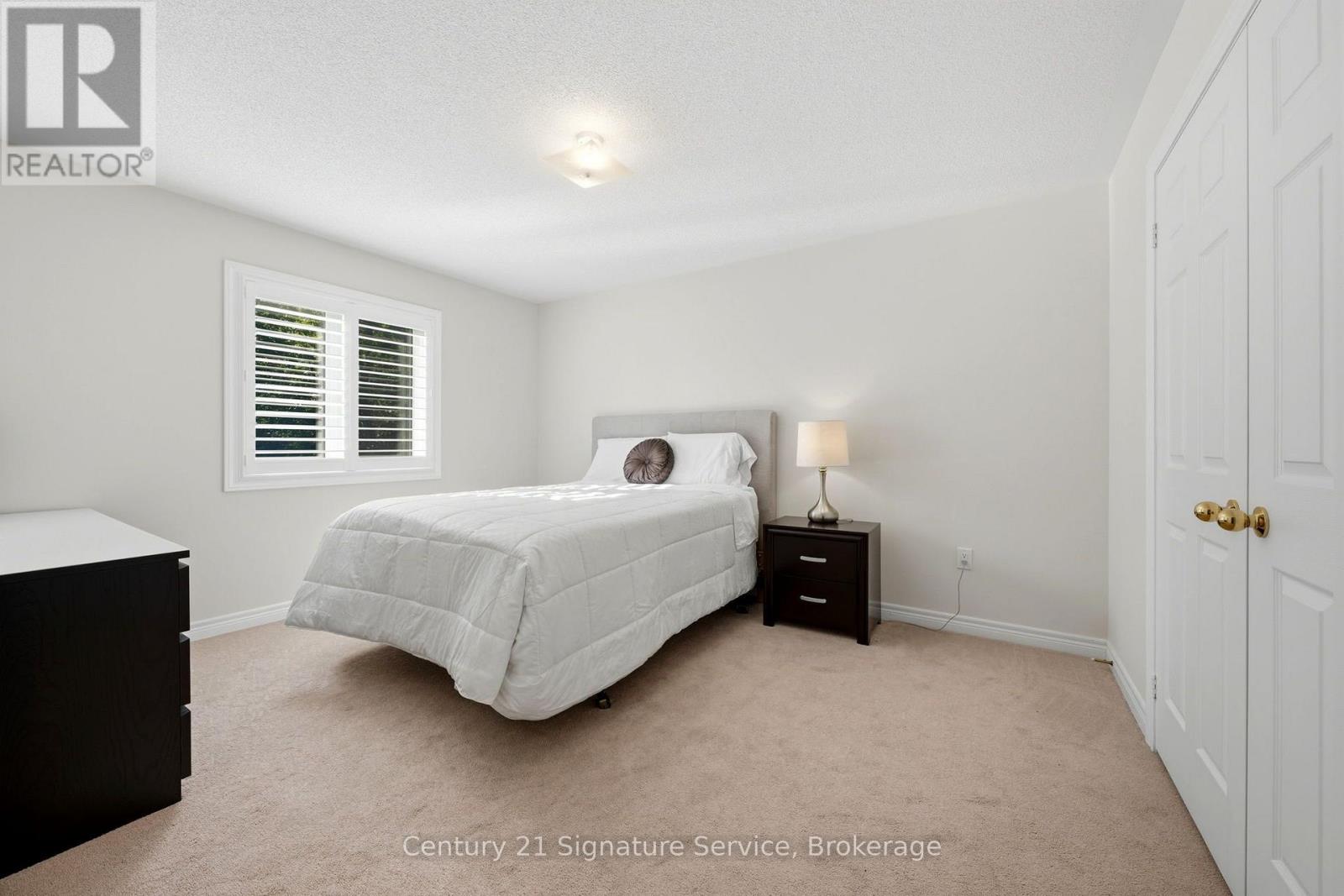322 COMISKEY CRESCENT - 35