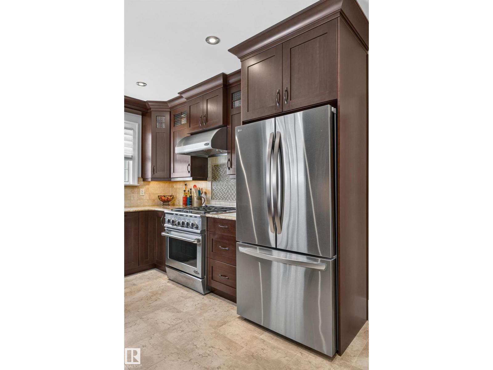 10990 123 Street NW - 22