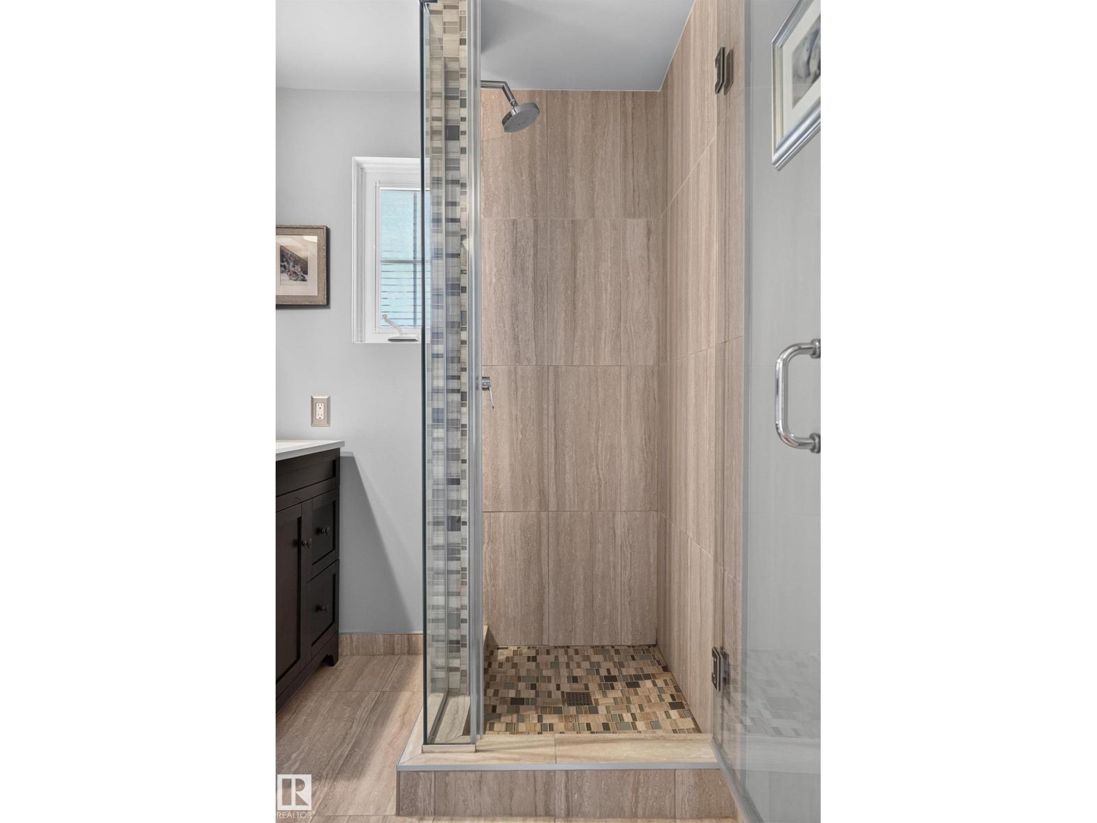 10990 123 Street NW - 39
