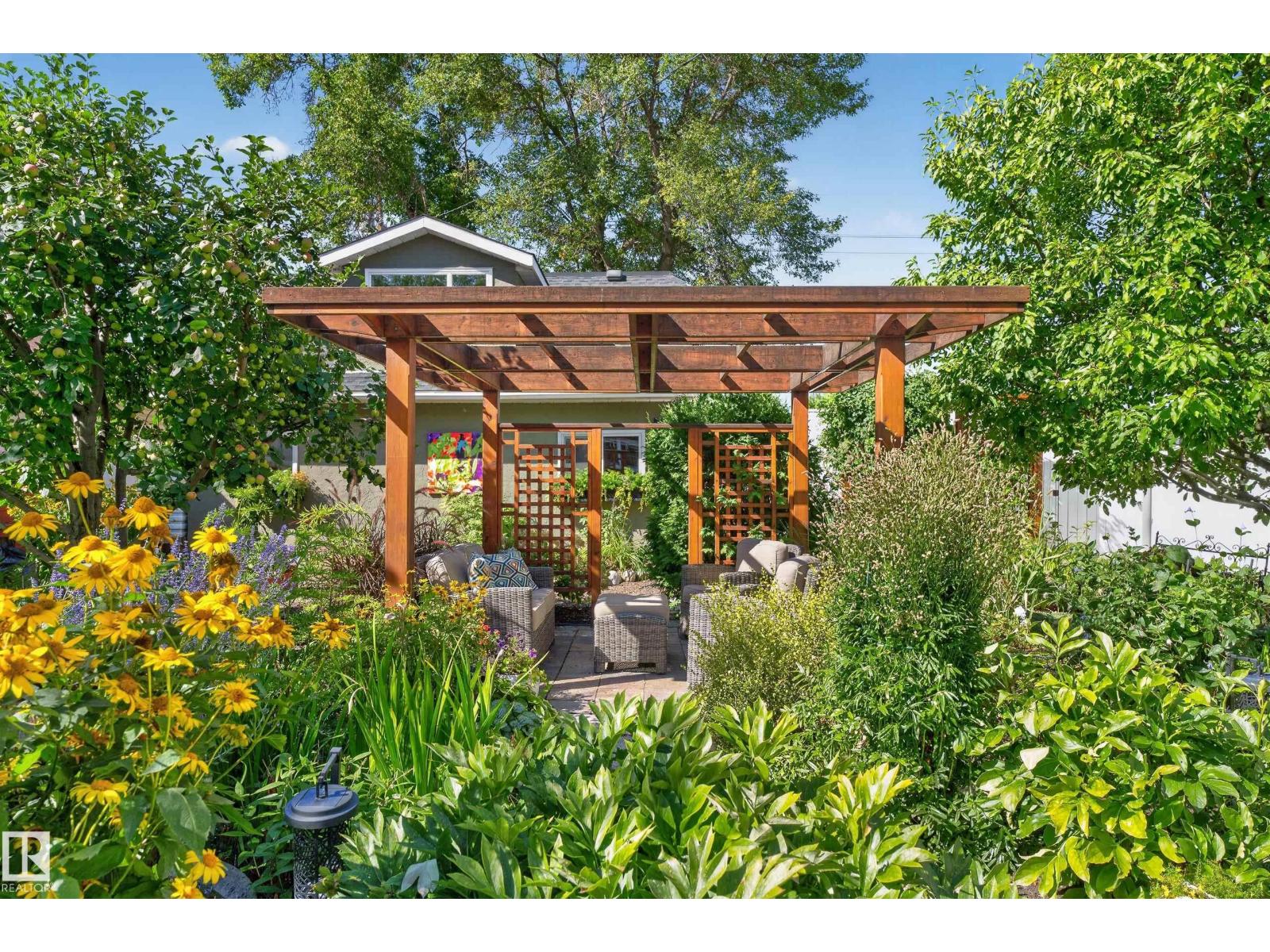 10990 123 Street NW - 58