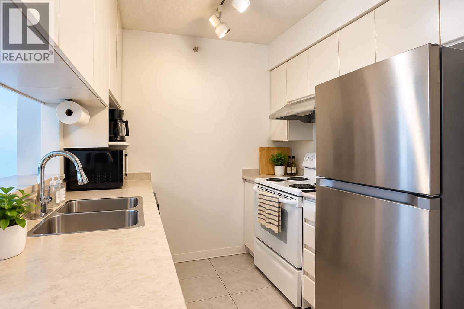 205 3455 ASCOT PLACE, Vancouver — photo 3