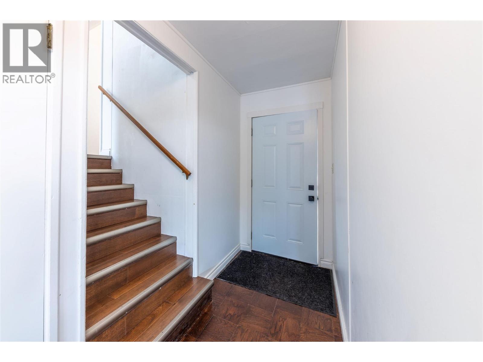 668 MUNRO Street - 12