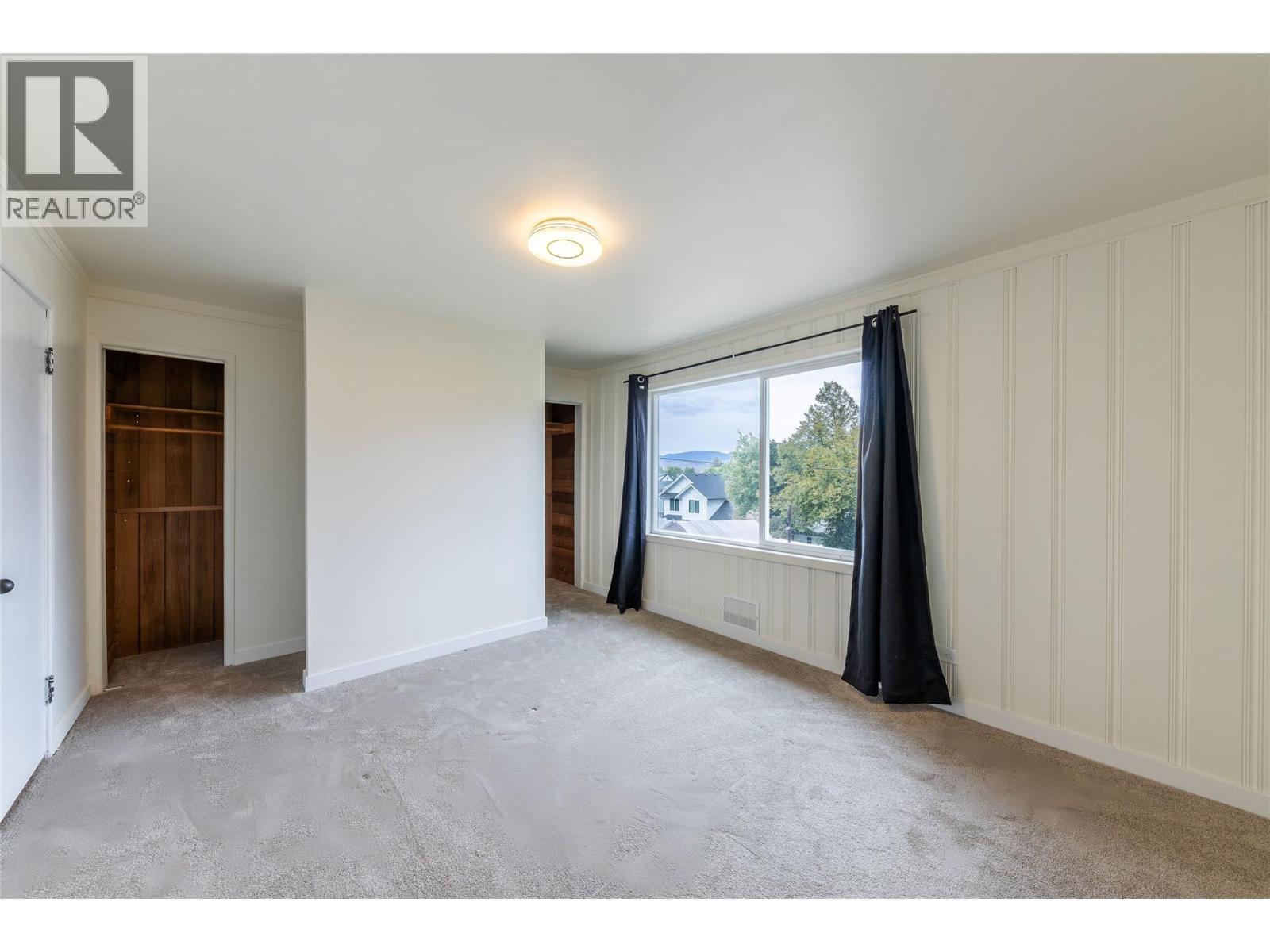 668 MUNRO Street - Image 24