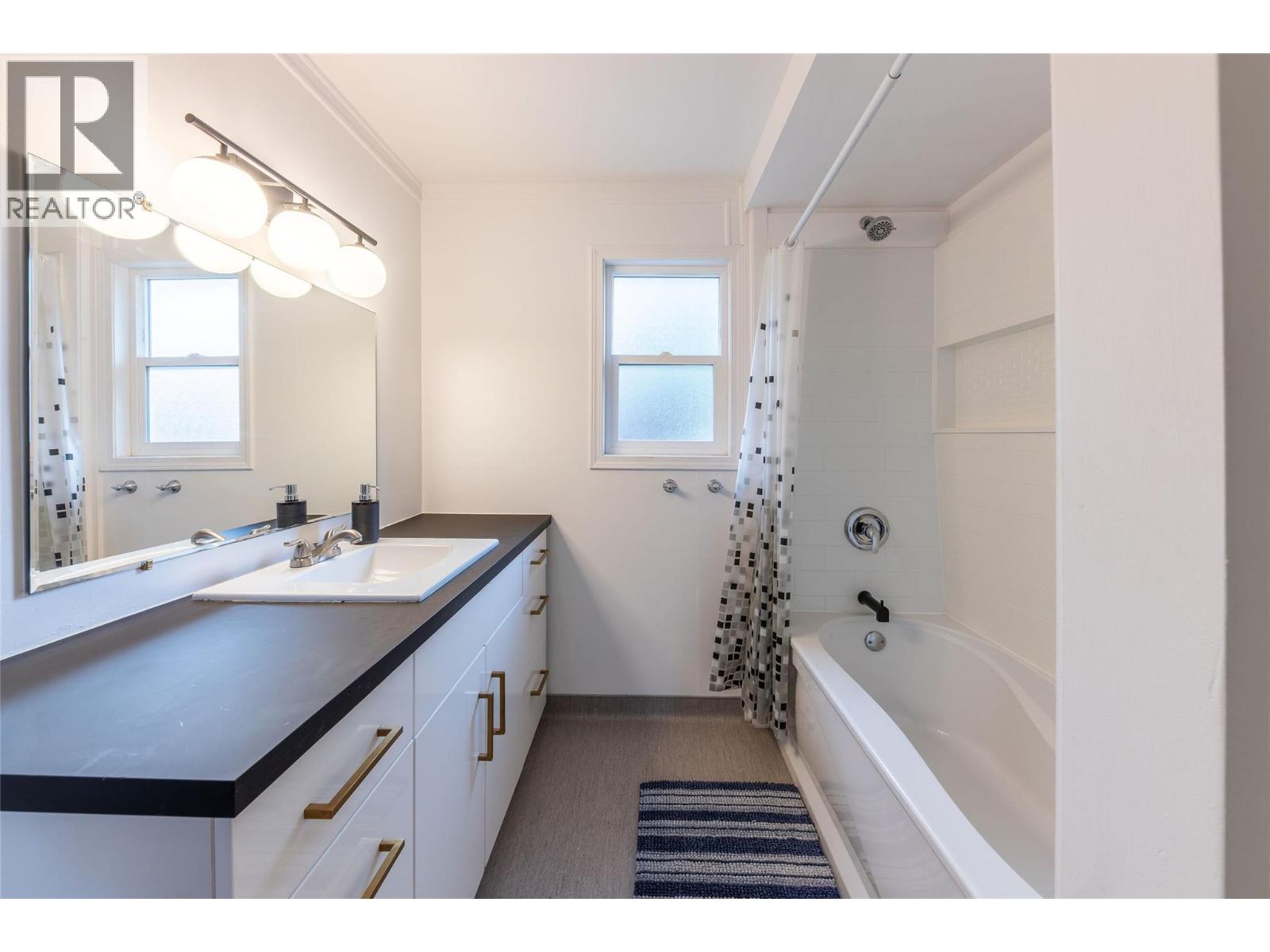 668 MUNRO Street - Image 18