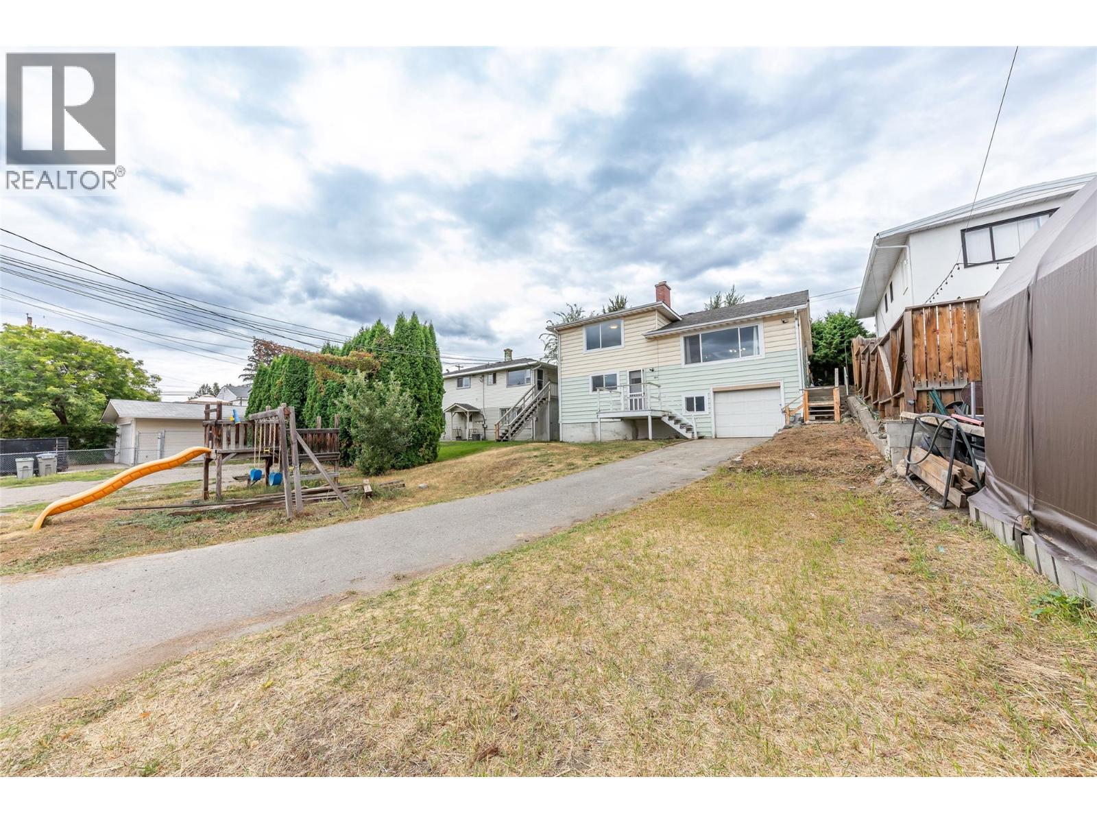 668 MUNRO Street - 2
