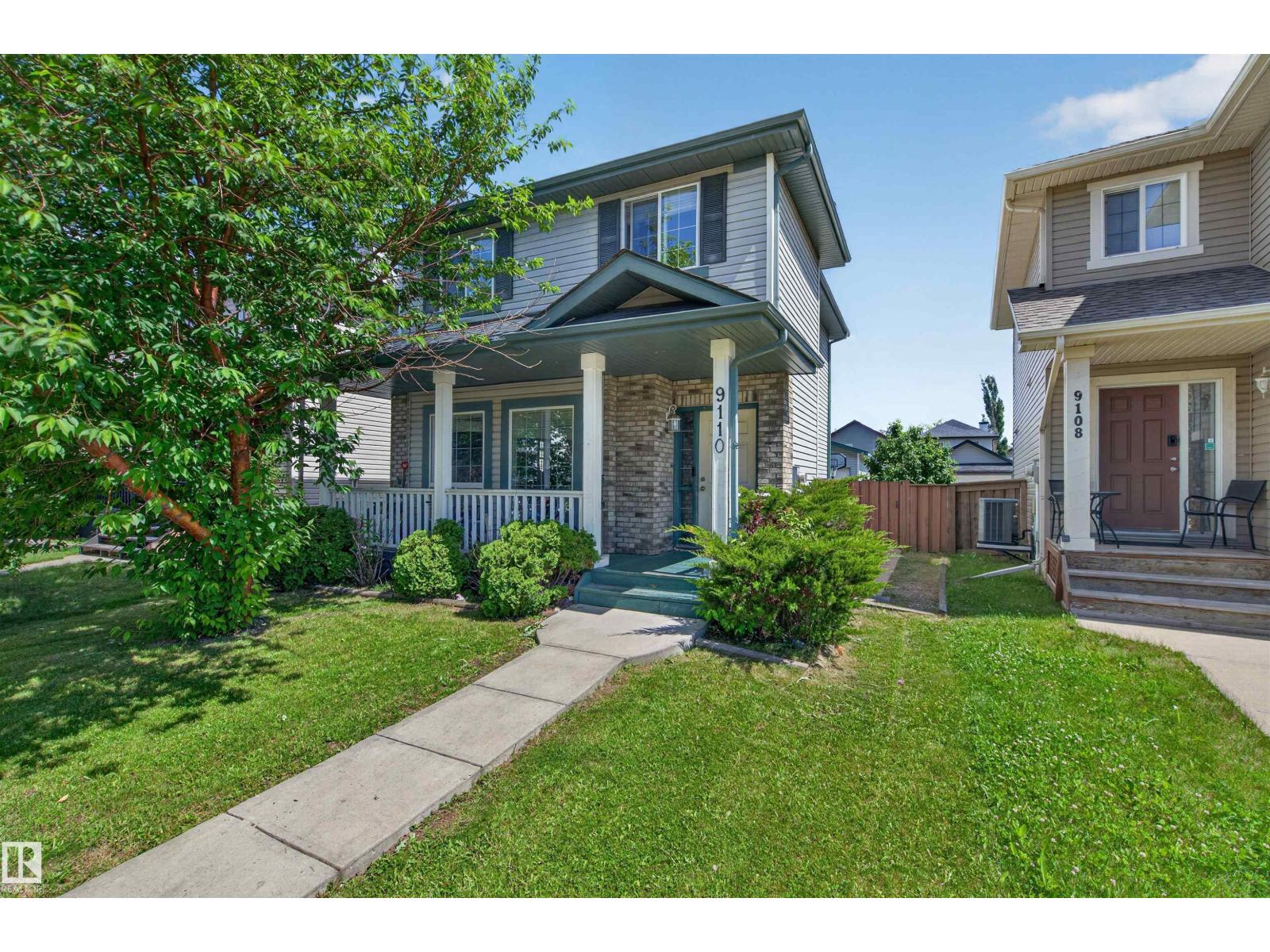 9110 SCOTT CR NW, Edmonton, Alberta, T6R0E7