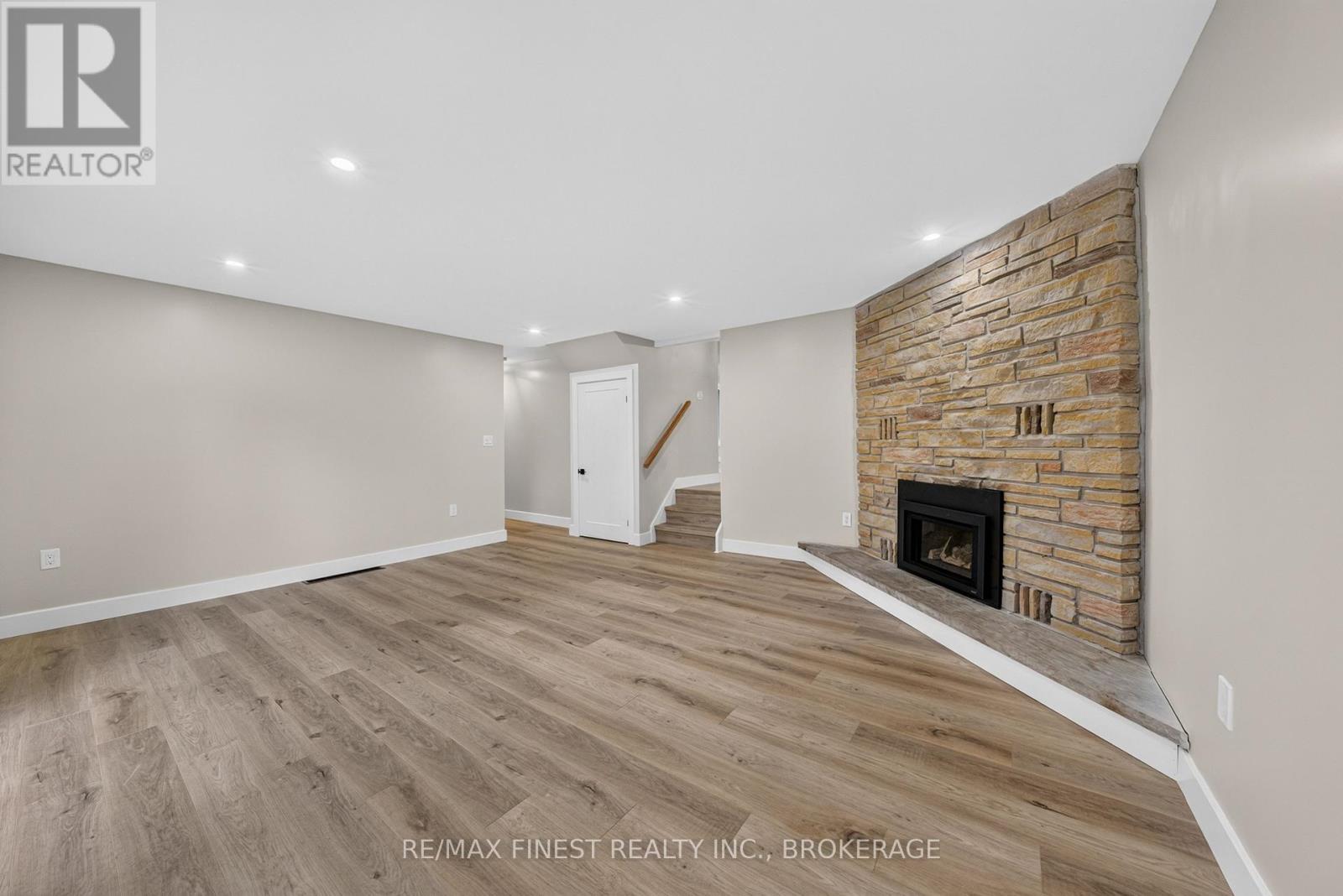 530 ROOSEVELT DRIVE - Image 16