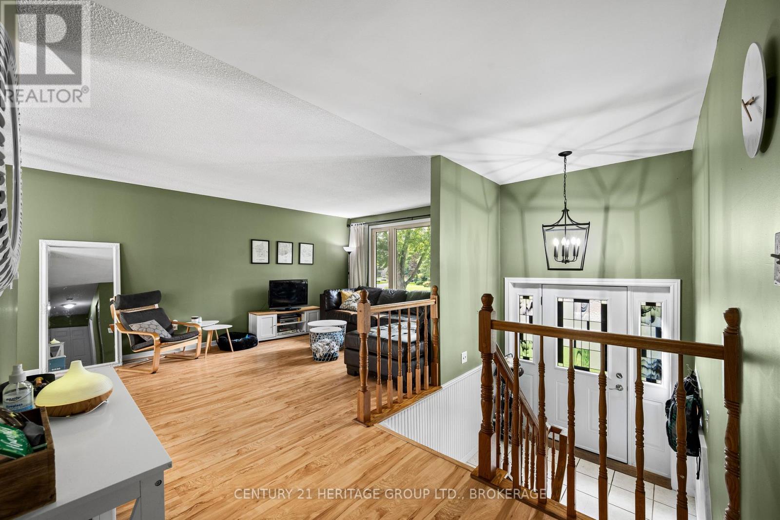 912 SAFARI DRIVE - 14