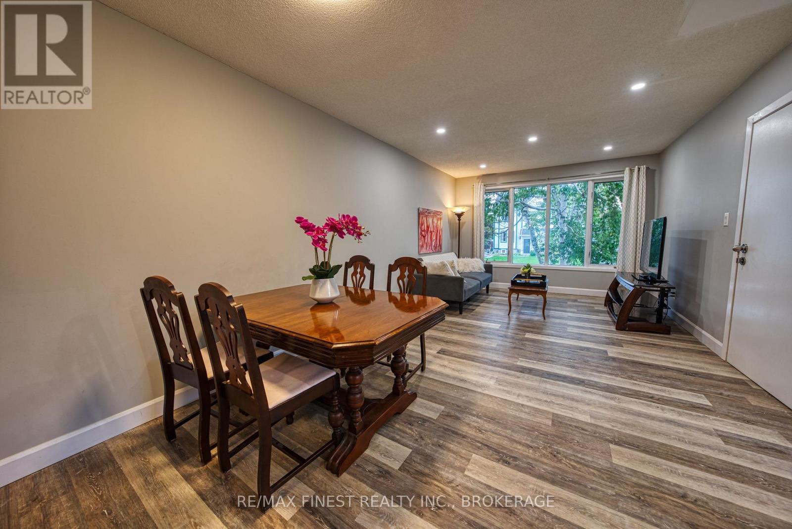 941 WARBURTON CRESCENT - 9