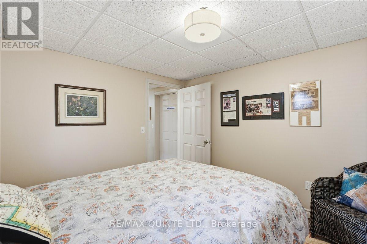 46 LAKE BREEZE COURT - 31