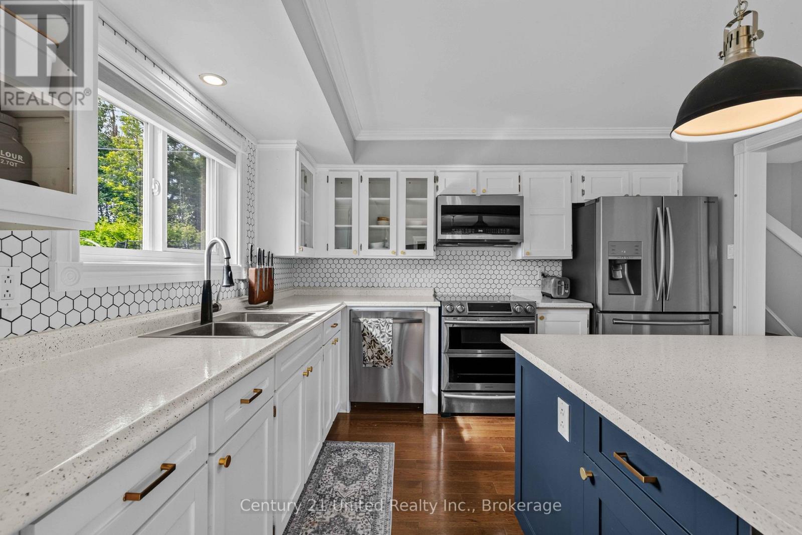15 LAKEFIELD COURT - 14