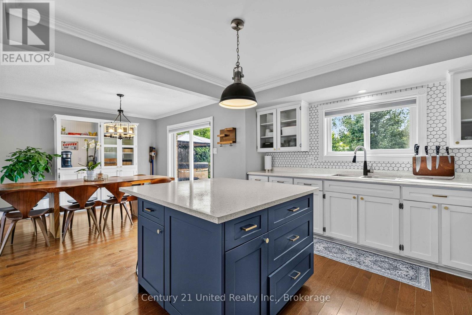 15 LAKEFIELD COURT - 15