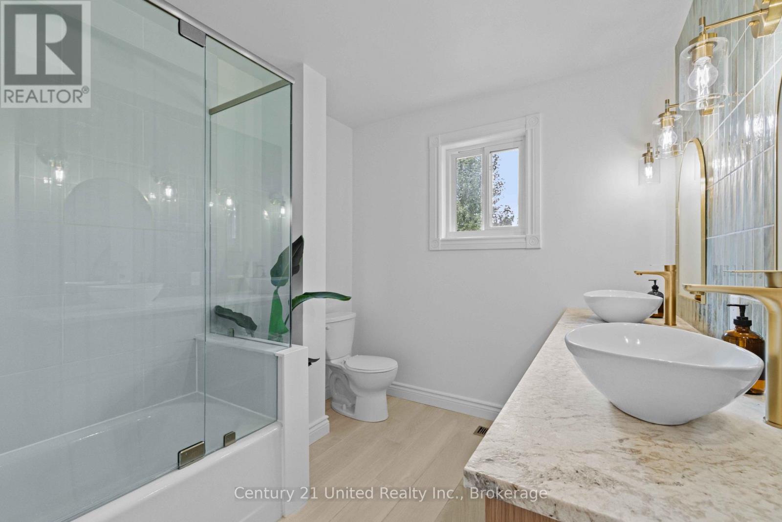 15 LAKEFIELD COURT - 19