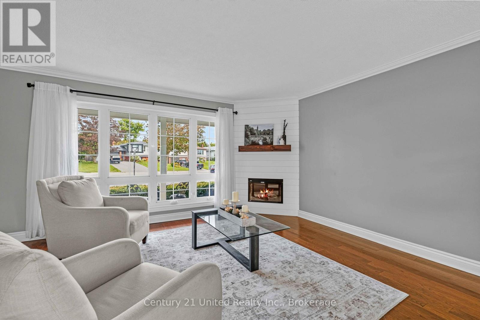 15 LAKEFIELD COURT - 3