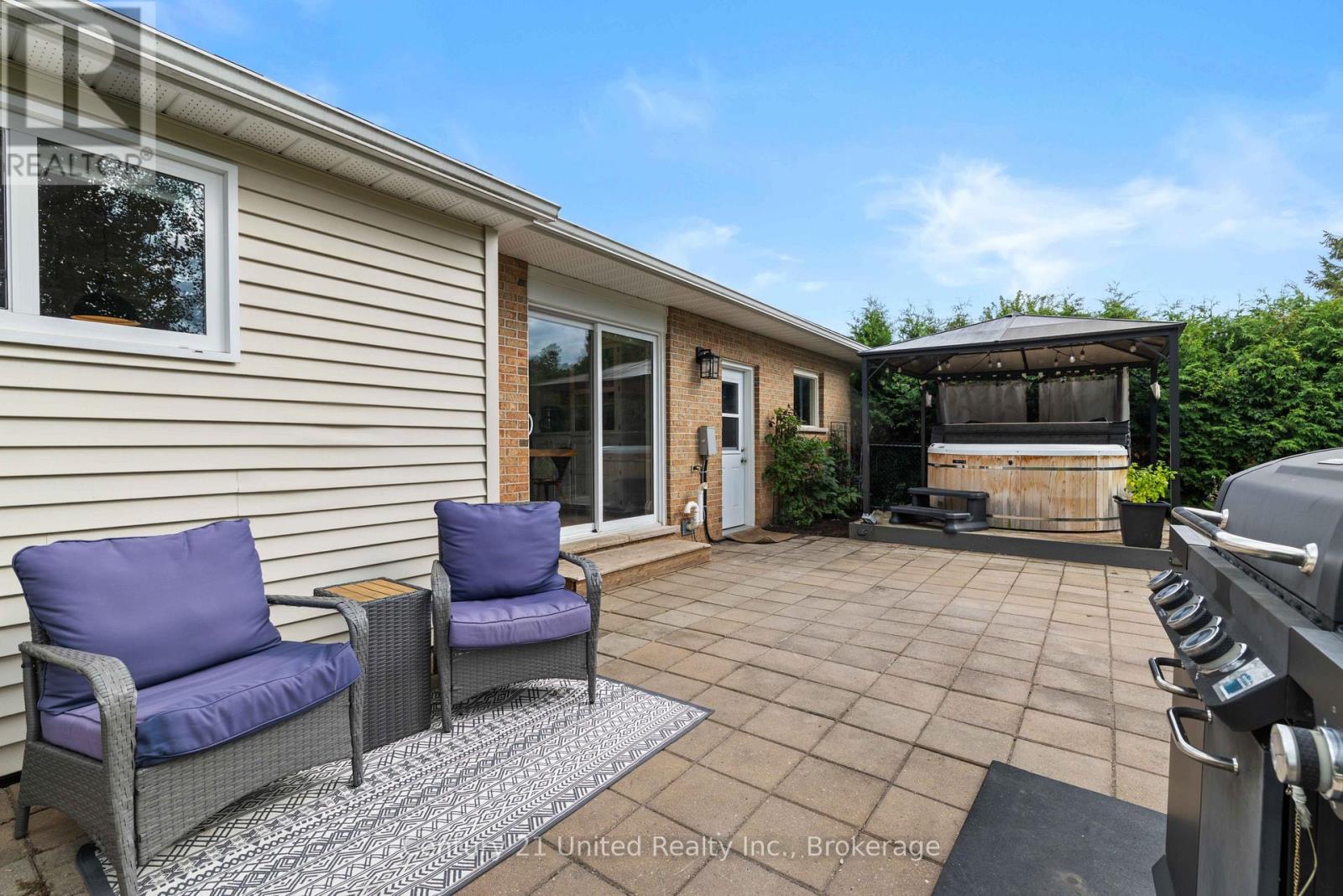 15 LAKEFIELD COURT - Image 30