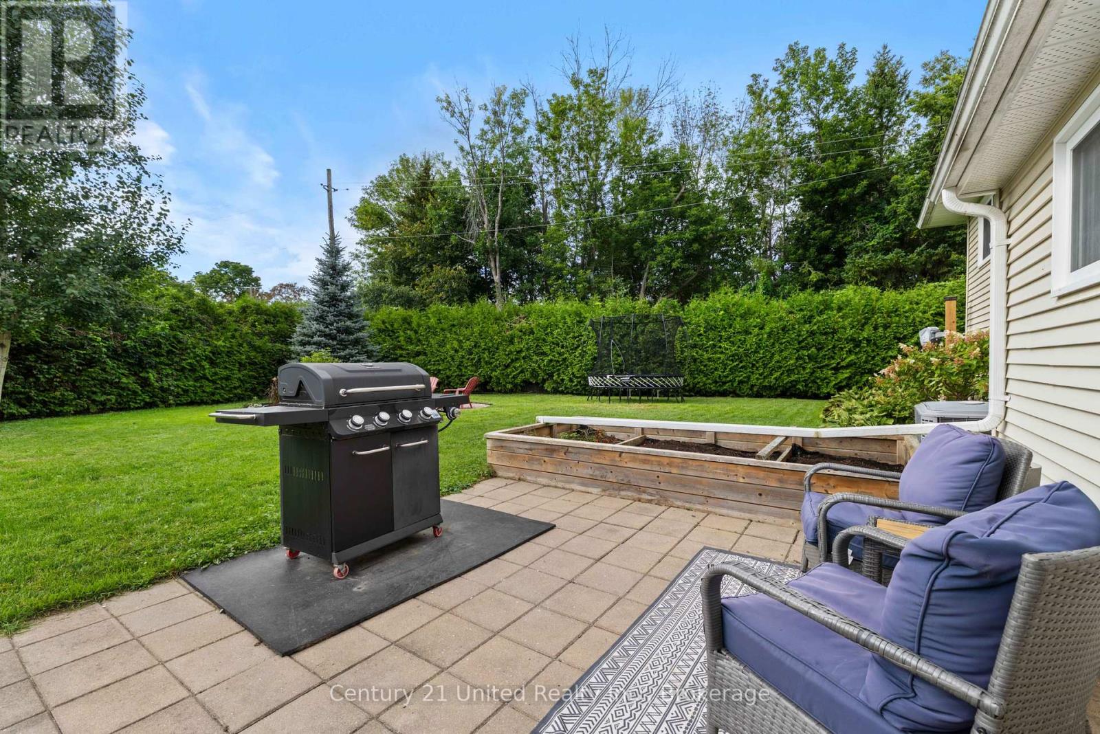 15 LAKEFIELD COURT - 32