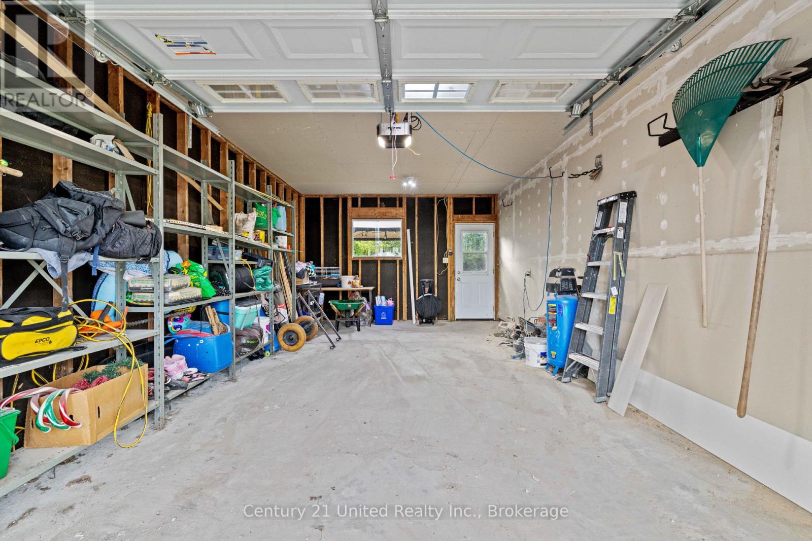 15 LAKEFIELD COURT - Image 41