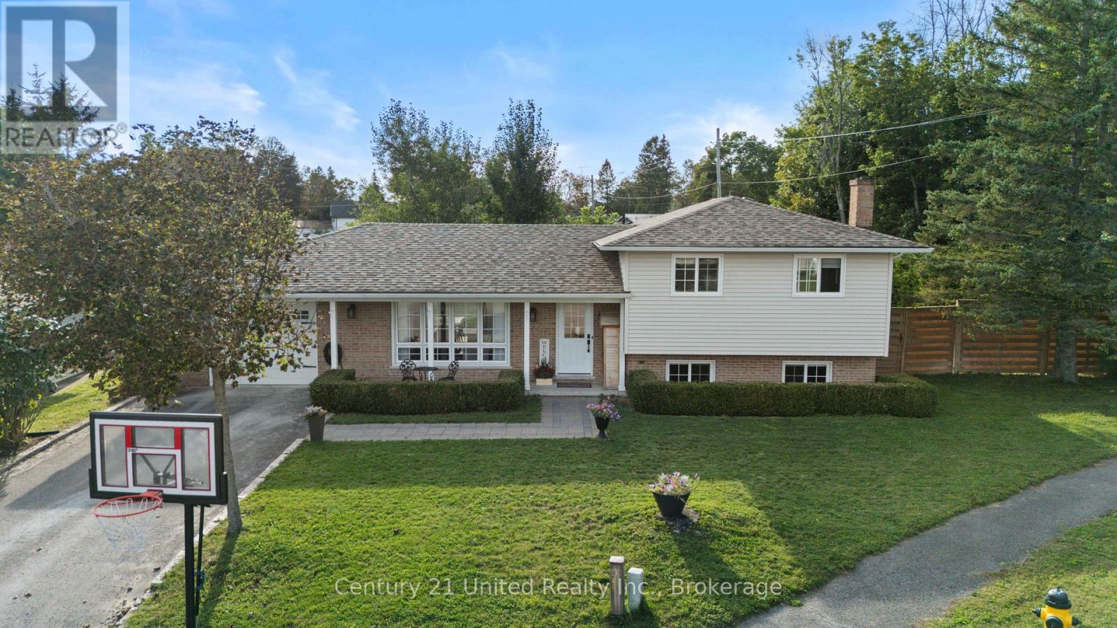 15 LAKEFIELD COURT - Image 42