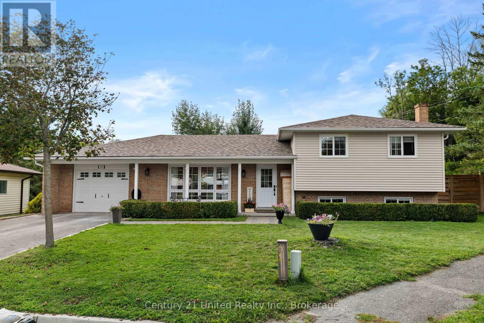 15 LAKEFIELD COURT - 6