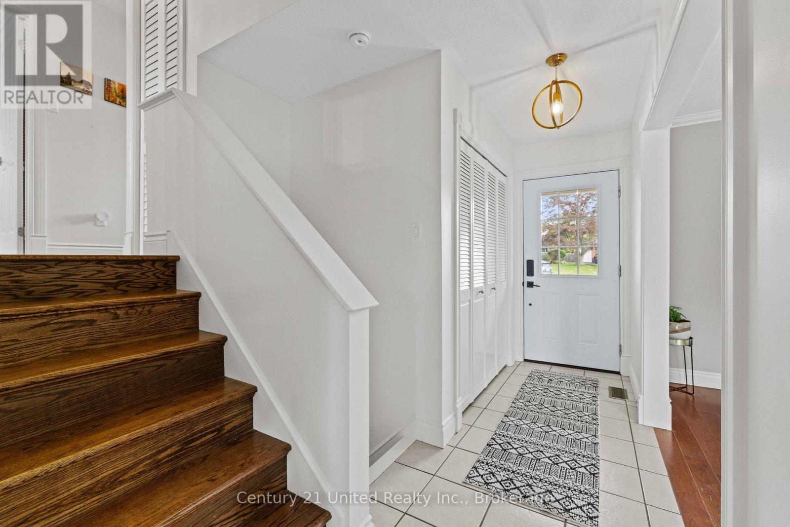 15 LAKEFIELD COURT - 7