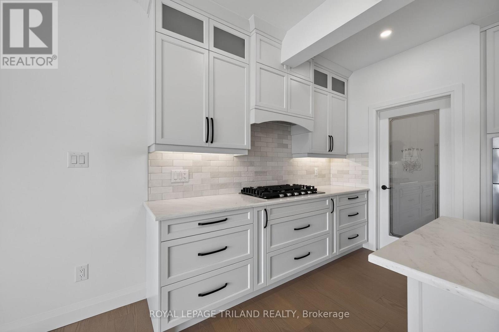 6777 HEATHWOODS AVENUE - 11