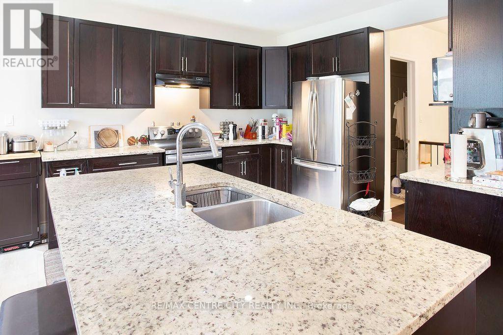 1586 NOAH BEND - 16