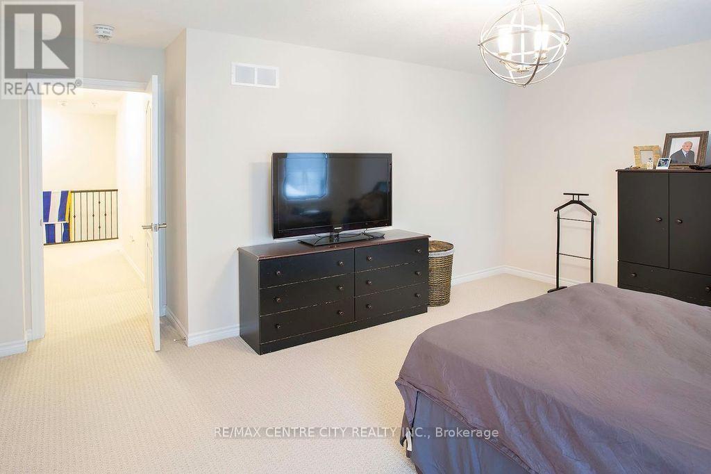 1586 NOAH BEND - Image 24