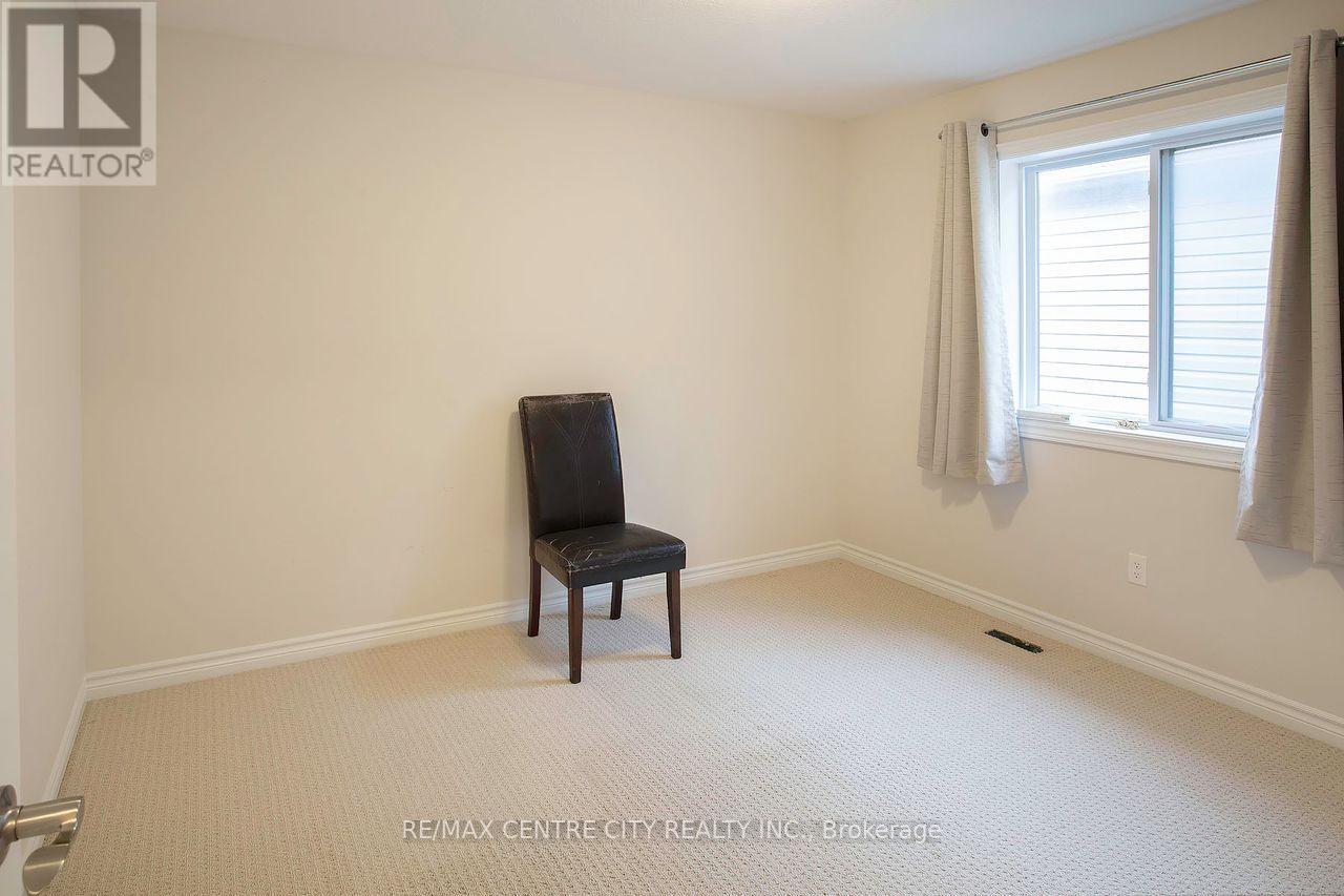 1586 NOAH BEND - Image 32