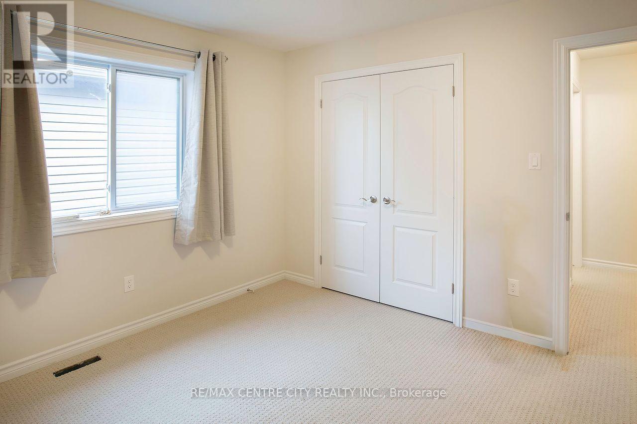 1586 NOAH BEND - Image 33