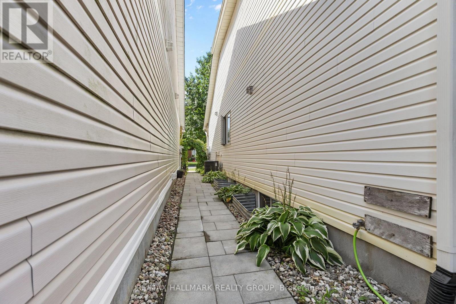 2093 AUBURN RIDGE DRIVE - 44
