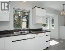 Dining nook - 1287 Carmichael Crt, Saanich, BC V8Z7B9 Photo 11