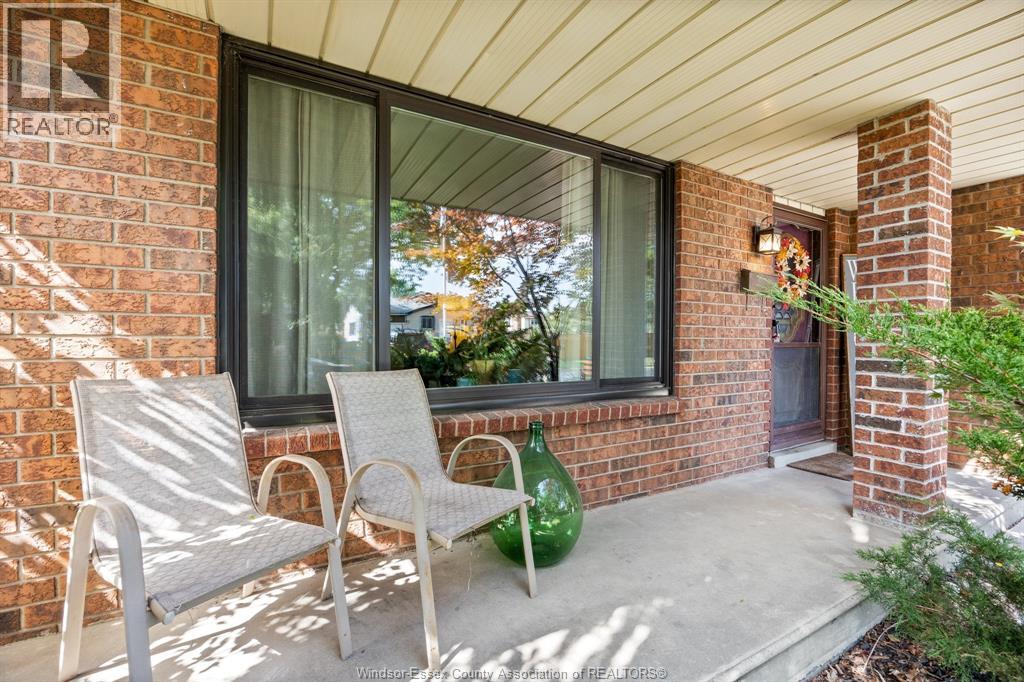2841 GARVEY CRESCENT - 3