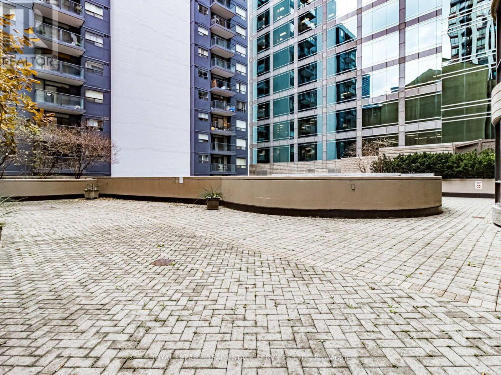 #802 55 BLOOR STREET E - 17