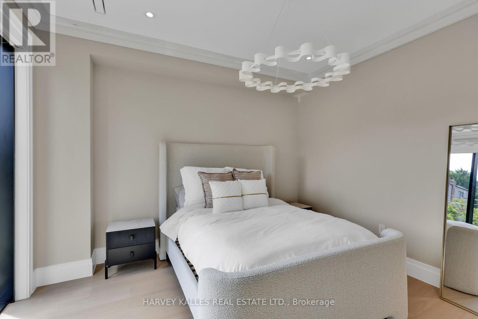 238 MELROSE AVENUE - 32