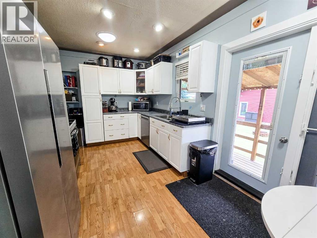 5033 6 Avenue - 3